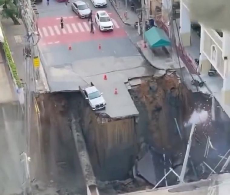 El colapso en Bangkok no dejó heridos, pero paralizó un hospital y obligó a evacuar decenas de hogares y locales.