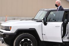 Biden en la Hummer eléctrica. Foto: Afp.