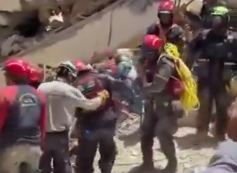 El rescate se produjo luego de los terremotos que azotaron Venezuela el pasado miércoles.