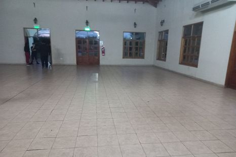 El salón de Casa Bealear completamente vacío el sábado cuando los alumnos tenían la cena de egresados. El salón de Casa Bealear completamente vacío el sábado cuando los alumnos tenían la cena de egresados.