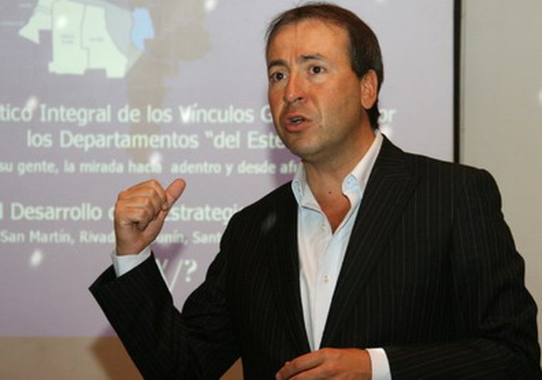 Guillermo Oliveto, en plena exposición sobre su visión de la Zona Este.