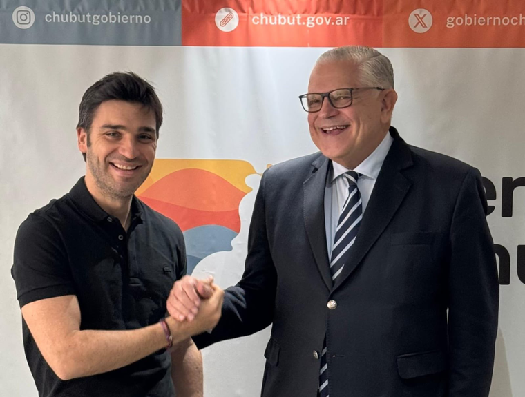 Ricardo López Murphy se mostró con el gobernador de Chubut, Ignacio Torres.&nbsp;