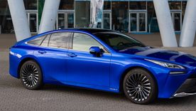 Toyota presentó sus autos a hidrógeno Toyota presentó sus autos a hidrógeno