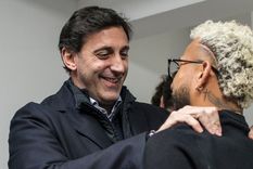 El presidente de Racing Club, Diego Milito muestra su felicidad en la presentación de los dos primeros refuerzos para la temporada 2025/26.