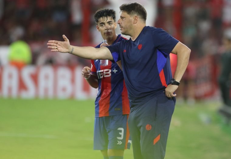 Damián Ayude, entrenador de San Lorenzo, dio la cara después de la dolorosa derrota de su equipo en el Ducó.
