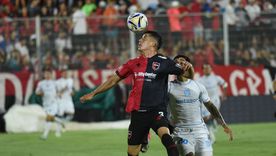 Racing enfrenta a Newells en el Coloso Marcelo Bielsa.