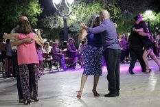 La plaza departamental será escenario de una noche de tango.