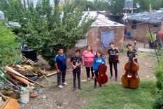 La familia Lara, en su hogar de La Favorita.