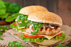 Cómo hacer hamburguesas de pollo irresistibles en casa Foto: Shutterstock