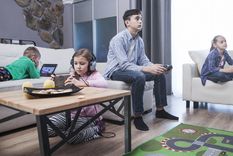 Cómo desconectar a los niños de las pantallas en medio de las vacaciones de invierno.