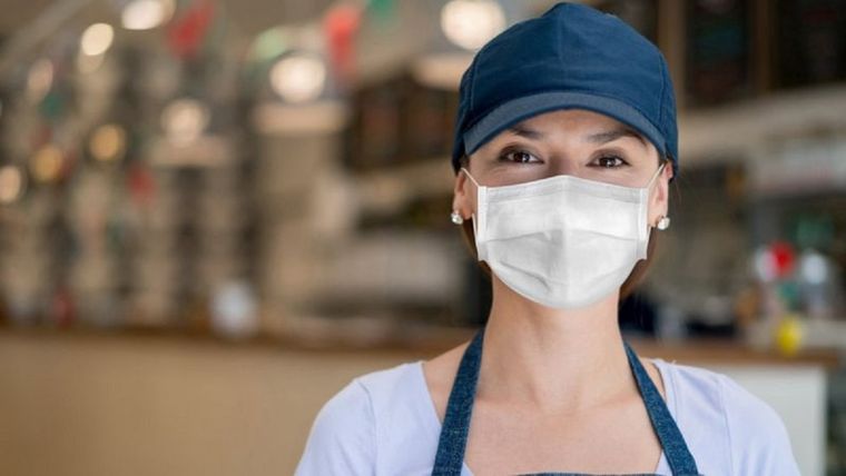 Es necesario reeducar a la fuerza laboral femenina para que aprenda las nuevas habilidades que va a requerir el mercado en el futuro. Foto: GETTY IMAGES