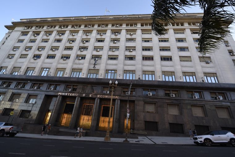 Ministerio de Economia prestamo fmi crisis ministro deuda dolar inflacion  (3).JPG