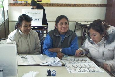 MDZol | La escuela Sarmiento es el lugar de votación de la comunidad peruana.