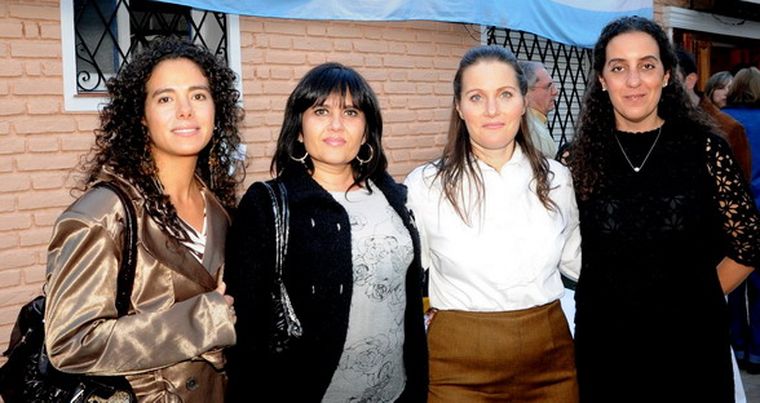 Alejandra Cicchitti recibió a invitados y, entre ellos, a varias amigas. Foto: Gentileza Marcelo Fernández