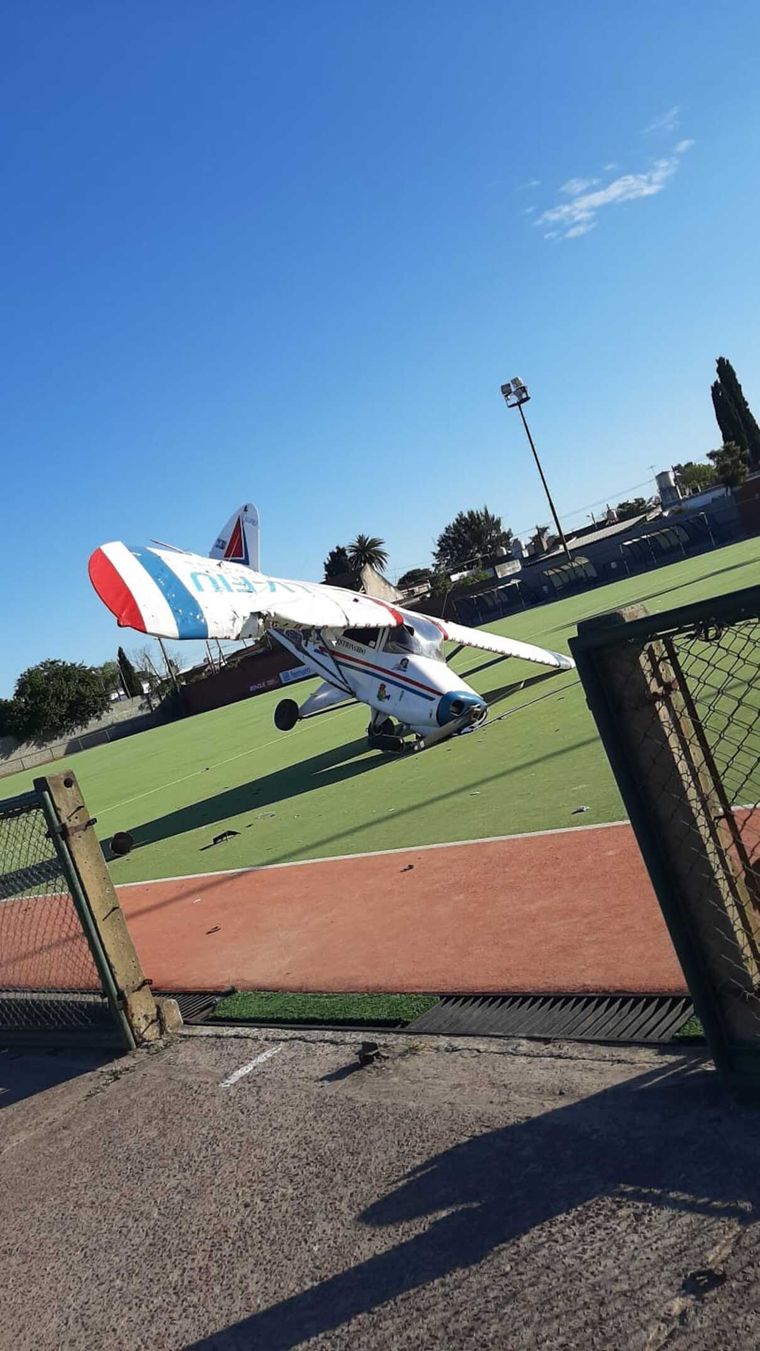 La avioneta sufrió daños en el frente