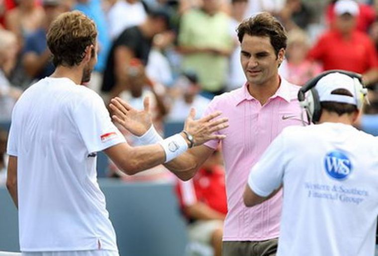 Roger saluda a Fish. Foto: EFE