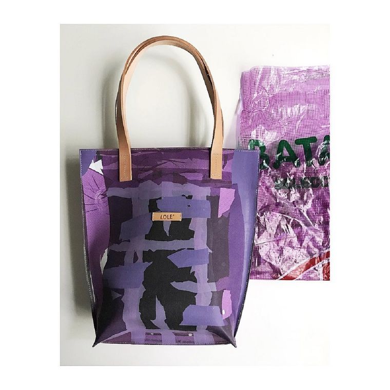 Transmutar significa transformar, producir un cambio.Y eso mismo es lo que hago con las bolsas plásticas de descarte, para transformarlas en un nuevo objeto, con un diseño único, dice Soledad Muñoz. Foto: Instagram @hola.lole