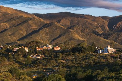 Este rincón cordobés sorprende con su paisaje florido, calles tranquilas y una identidad que se conserva en cada detalle. Foto: Turismo Villa Giardino