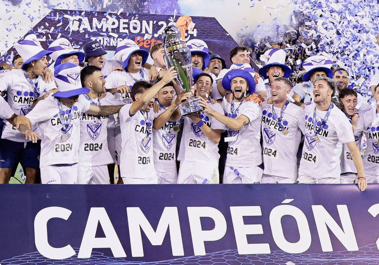 Se cayó el pase de una de las figuras del Vélez campeón. Foto: Fotobaires