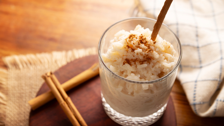 La receta de arroz con leche es uno de los postres más antiguos del mundo. La receta de arroz con leche es uno de los postres más antiguos del mundo.