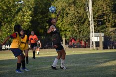 tristeza por la muerte de una jugadora de futbol femenino en un accidente