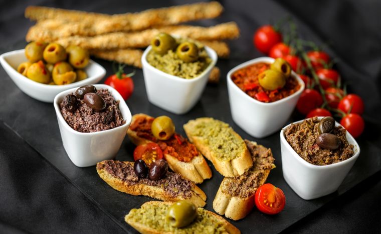 Tapenade Una receta simple y deliciosa de pasta de aceitunas para hacer en minutos Foto: Shutterstock