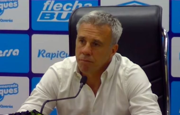 Lucas Pusineri El técnico de Atlético Tucumán se molestó por una pregunta que le hicieron.