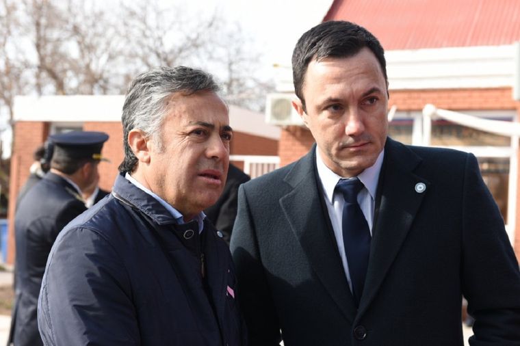 Petri junto a Cornejo.