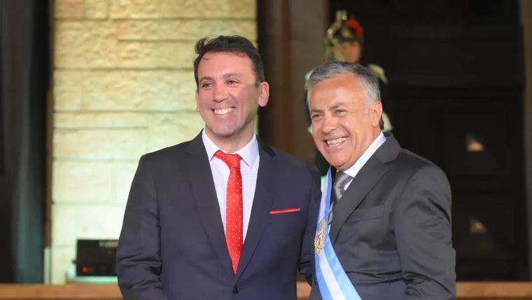 Tadeo García Zalazar tiene para mostrar un expertise logrado a fuerza de gestionar con buenos resultados en el sector más importante del Gobierno provincial, esto es, poniendo el foco en la infancia de nuestros niños y en el sistema educativo que los cobija casi hasta que llegan a la edad adulta. Tadeo García Zalazar tiene para mostrar un expertise logrado a fuerza de gestionar con buenos resultados en el sector más importante del Gobierno provincial, esto es, poniendo el foco en la infancia de nuestros niños y en el sistema educativo que los cobija casi hasta que llegan a la edad adulta.