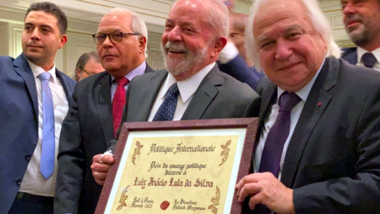 Lula, al ser premiado. Foto: DiarioDoCentroDoMundo.