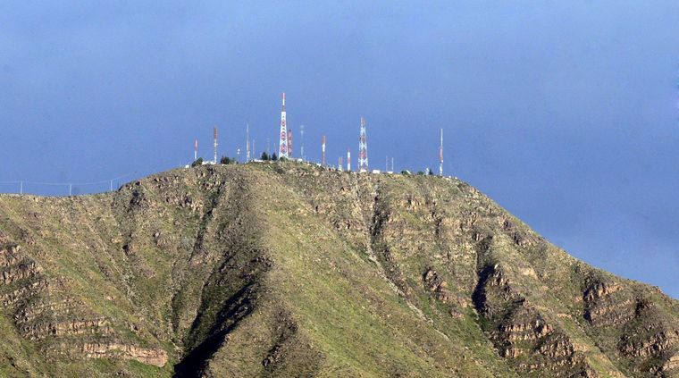El Cerro Arco está ubicado en El Challao, Las Heras. El Cerro Arco está ubicado en El Challao, Las Heras.