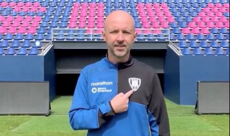 El DT de Independiente del Valle analizó la derrota ante River. Foto: @IDV_EC