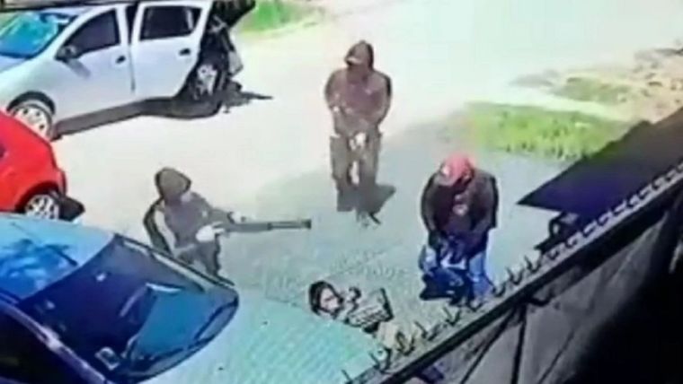 El teléfono celular ha sido calificado como un órgano extracorpóreo de almacenamiento de memoria y también, es un arma de disuasión que evita la comisión de delitos Foto: MDZ