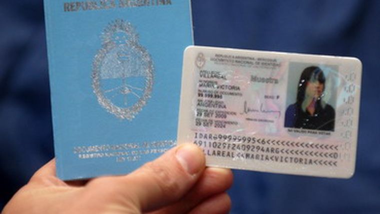 La denuncia apunta a la posible irregularidad en la obtención de la ciudadanía argentina con inmigrantes africanos.