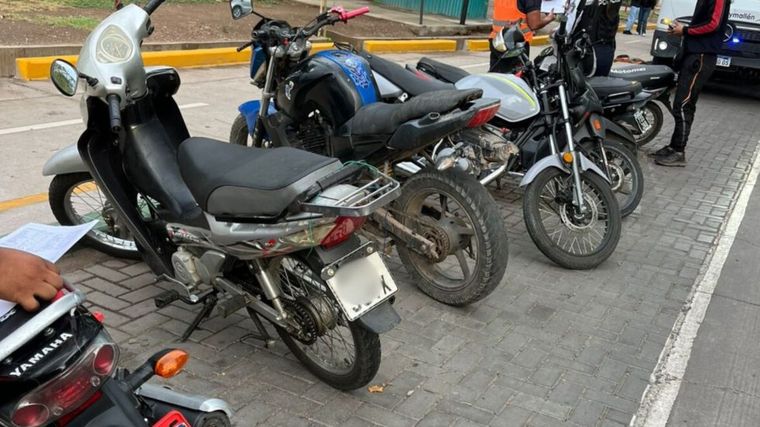 Más motos secuestradas durante el operativo. Más motos secuestradas durante el operativo.