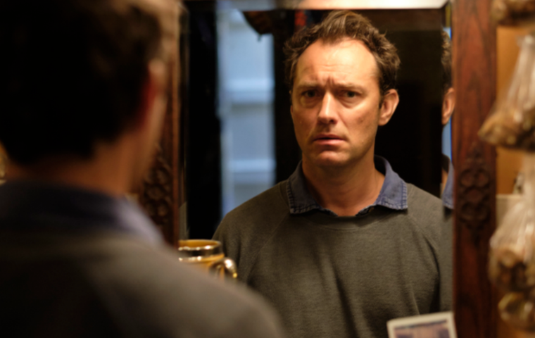 Jude Law protagoniza esta miniserie estrenada en 2020. Jude Law protagoniza esta miniserie estrenada en 2020.