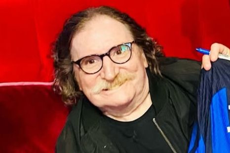 Los médicos optaron por una cirugía abierta para no comprometer los pulmones del artista durante la anestesia. / Instagram @charlygarcia Los médicos optaron por una cirugía abierta para no comprometer los pulmones del artista durante la anestesia. / Instagram @charlygarcia