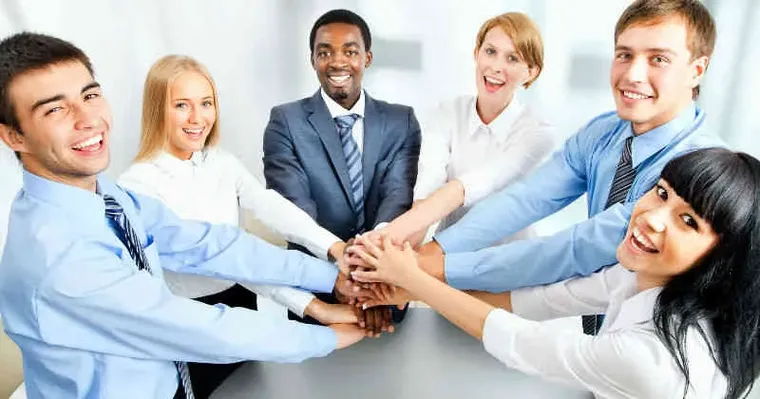 Personas, empresas, instituciones e incluso países enteros muchas veces actúan como si fueran el centro absoluto del cuerpo. Personas, empresas, instituciones e incluso países enteros muchas veces actúan como si fueran el centro absoluto del cuerpo.