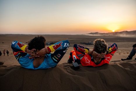 Luciano Benavides compartió un momento distendido junto a Edgar Canet durante el Rally Dakar 2026. Luciano Benavides compartió un momento distendido junto a Edgar Canet durante el Rally Dakar 2026.