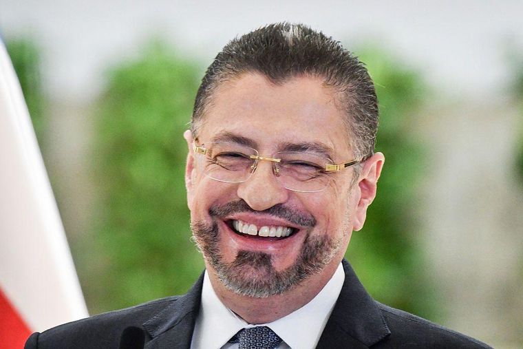 El presidente de Costa Rica, Rodrigo Chaves, firmó un acuerdo con el gobierno de Trump para recibir a migrantes deportados.