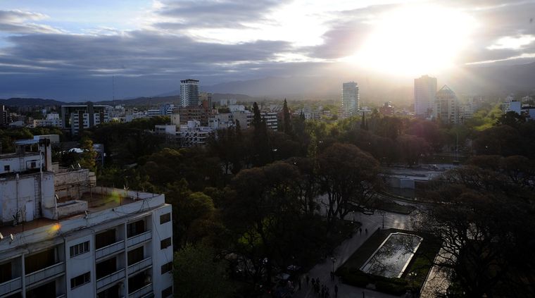 El inicio de semana continuará con tiempo bueno y temperaturas en ascenso, que llegarán a 23° el martes. El inicio de semana continuará con tiempo bueno y temperaturas en ascenso, que llegarán a 23° el martes.
