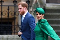 meghan markle y el principe enrique estrenan podcast y despiden el 2020 con un emotivo mensaje