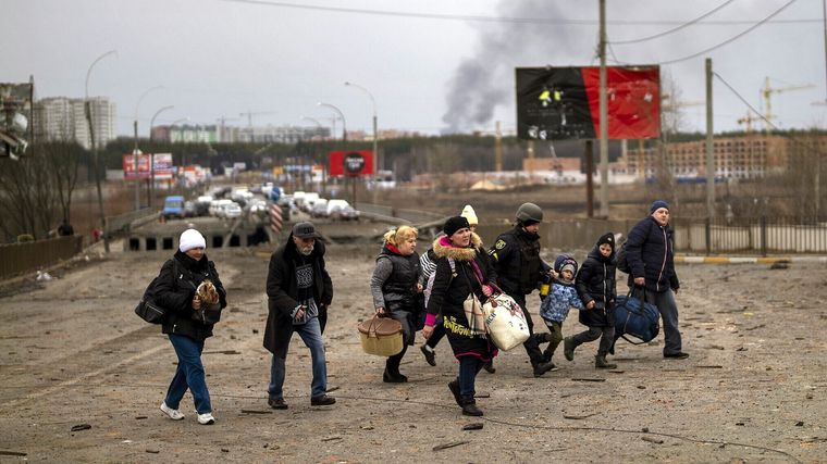 Millones de civiles siguen huyendo de Ucrania. Foto: TimesofIsrael