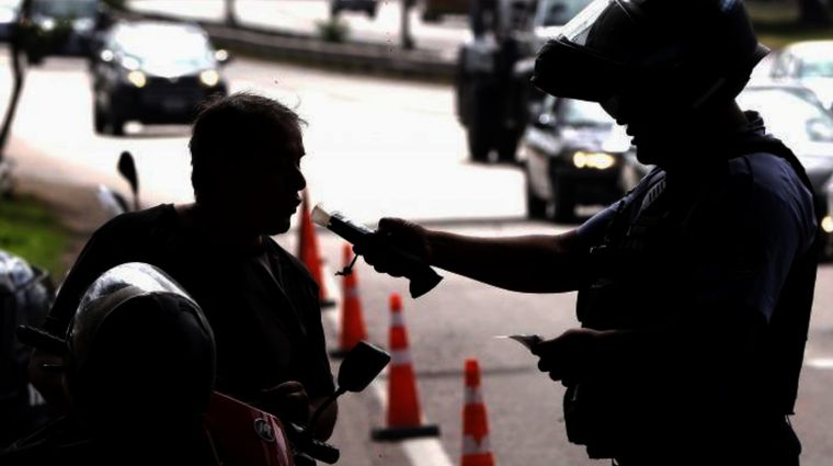Repetir la alcoholemia después de un periodo de espera permite diferenciar el alcohol bucal de una verdadera ingesta de bebidas alcohólicas. Repetir la alcoholemia después de un periodo de espera permite diferenciar el alcohol bucal de una verdadera ingesta de bebidas alcohólicas.