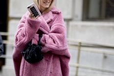 Las prendas teddy son la tendencia 2022. ¡No dejes de usarlas este invierno!