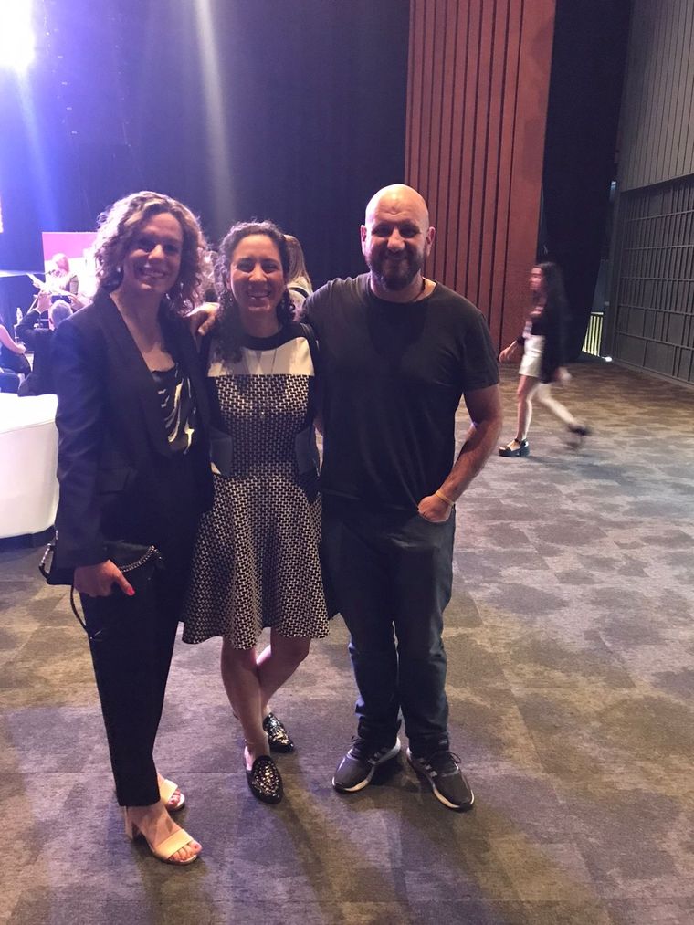 Zulema Usach junto a los colegas Ángeles Acosta e Ignacio de La Rosa, nominados en la categoría Mejor Periodista Gráfico.