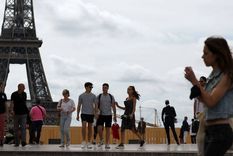 Cada vez menos mascarillas en Paris.