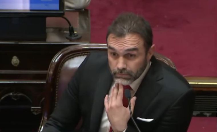 Ezequiel Atauche, senador de La Libertad Avanza, aseguró que su bloque no va a cobrar el aumento