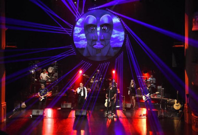 La propuesta conmemora los 50 años de “Wish you were here” de Pink Floyd. La propuesta conmemora los 50 años de “Wish you were here” de Pink Floyd.