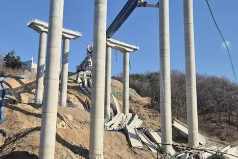 Tragedia en Corea del Sur: tres muertos y heridos tras el derrumbe de un puente